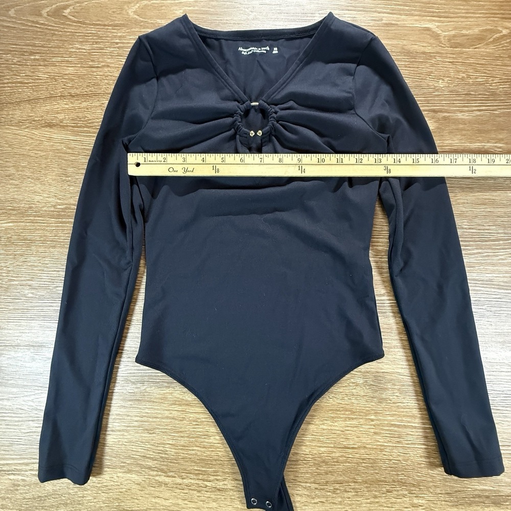 Abercrombie & Fitch Bodysuit Women XS Black Long Sleeve Ruched Cutout Minimalist - Picture 7 of 10